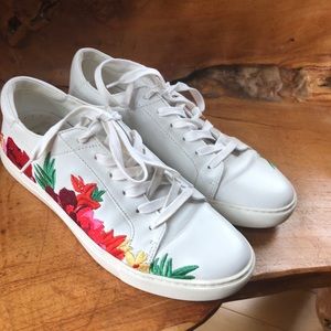 Kenneth Cole Sneakers with embroidery